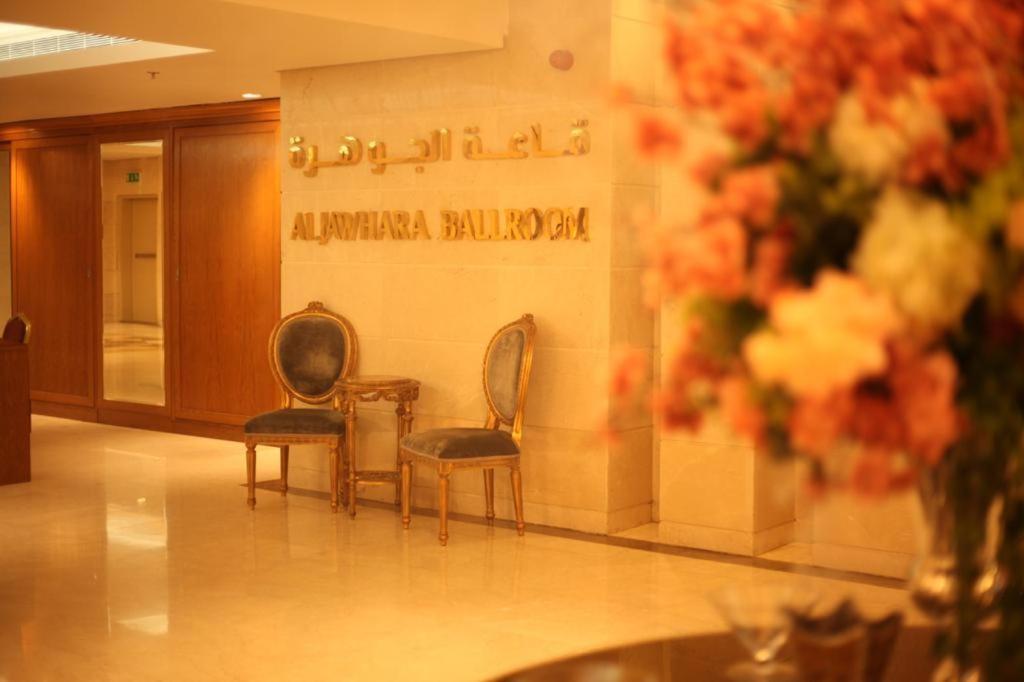 Holiday Suites Al Azizia Mecca Exterior photo Al-Jawhara Hall Royal